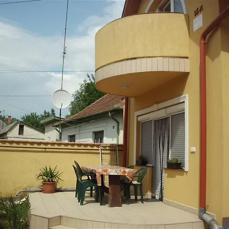 Andrea Apartment *
